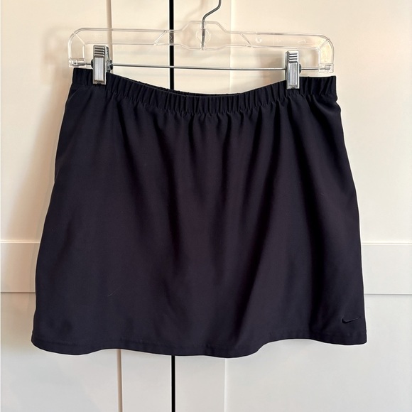 Nike Black Women's Skort in Black Size Medium Tennis Golf Pickleball - Picture 1 of 5